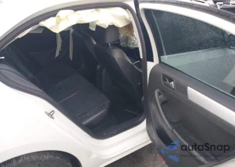 2014 Volkswagen Jetta 1.8T Se z USA, uszkodzony, nr VIN 3VWD17AJ6EM443916